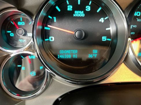 Used 2011 GMC Sierra 2500 SLE w/ SLE Preferred Package image 2