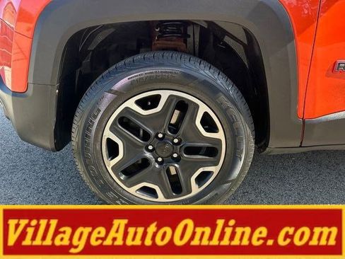 Used 2015 Jeep Renegade Trailhawk w/ Popular Equipment Group AWD/4WD image 11