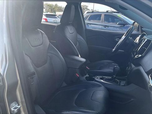 Used 2019 Jeep Cherokee Limited image 7