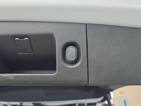 Used 2020 Cadillac Escalade Luxury w/ LPO, Radiant Package image 17