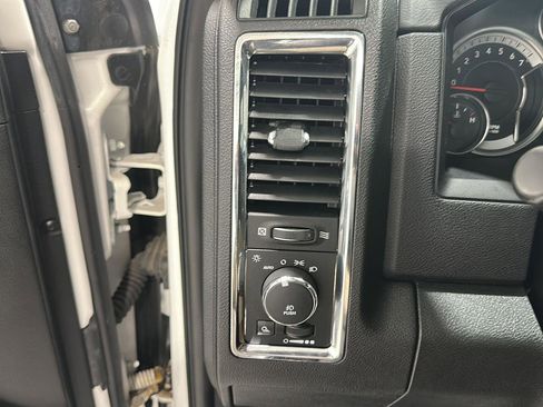 Used 2014 RAM 1500 Laramie w/ Convenience Group AWD/4WD image 16