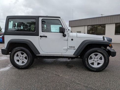 Used 2018 Jeep Wrangler Sport image 4