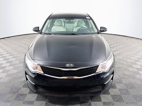 Used 2018 Kia Optima LX w/ 17" Alloy Wheels Package FWD image 2