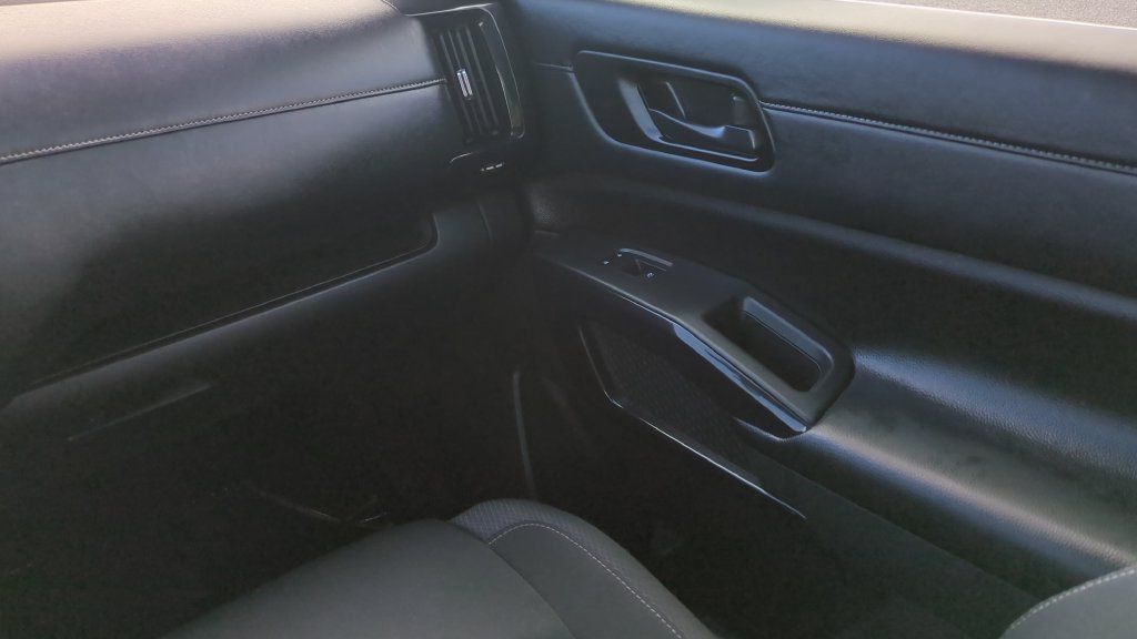 Certified 2025 Nissan Pathfinder SV FWD image 16