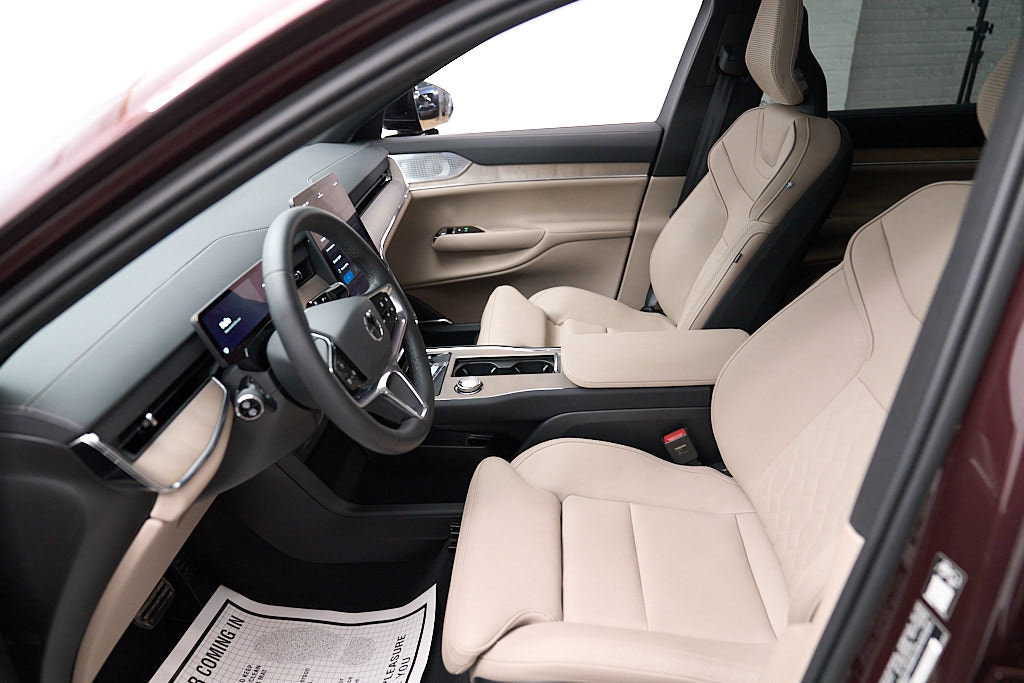 Certified 2025 Volvo EX90 Ultra AWD/4WD image 19