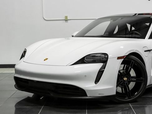 Used 2022 Porsche Taycan image 9