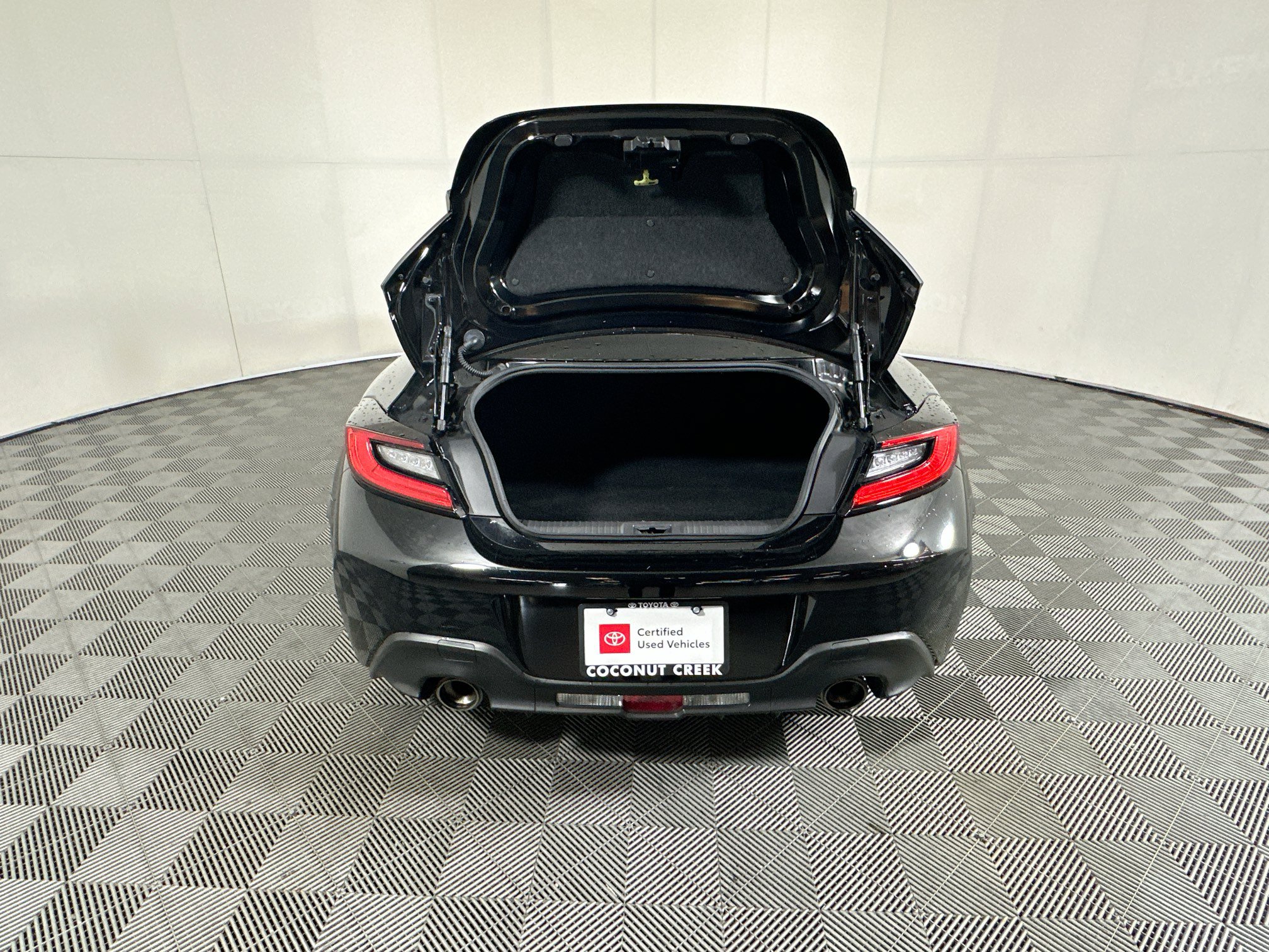 Used 2024 Toyota GR86 Premium RWD image 30