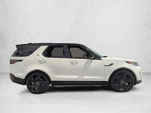 Used 2025 Land Rover Discovery Dynamic SE AWD/4WD image 4