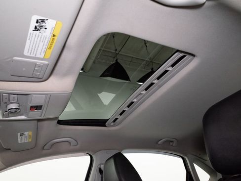 Used 2015 Volkswagen Passat 1.8T SEL Premium image 11