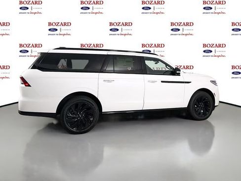 New 2026 Lincoln Navigator L Reserve w/ Jet Appearance Package AWD/4WD image 9