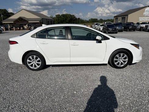 Used 2021 Toyota Corolla LE FWD image 2