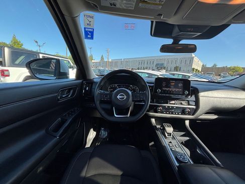 Used 2025 Nissan Pathfinder SV image 37