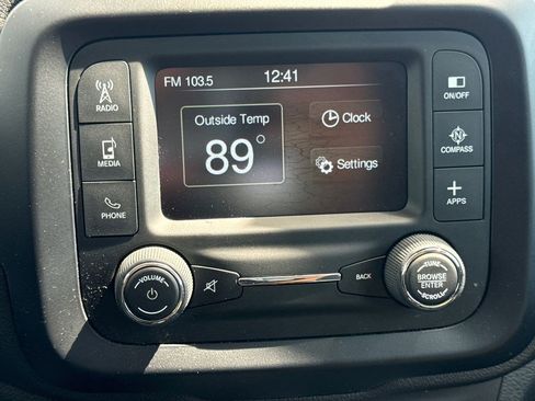 Used 2016 Jeep Renegade Latitude FWD image 26