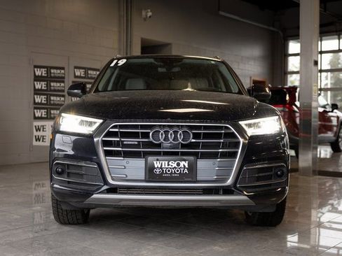 Used 2019 Audi Q5 Prestige w/ Prestige Package image 3