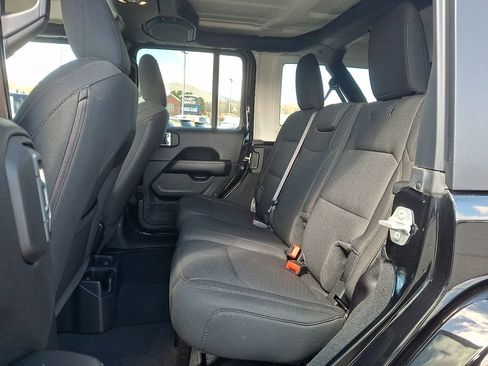 Used 2022 Jeep Wrangler Unlimited Sahara AWD/4WD image 10