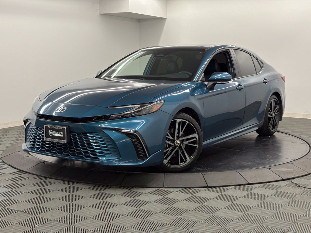 Used 2025 Toyota Camry XSE FWD image 3