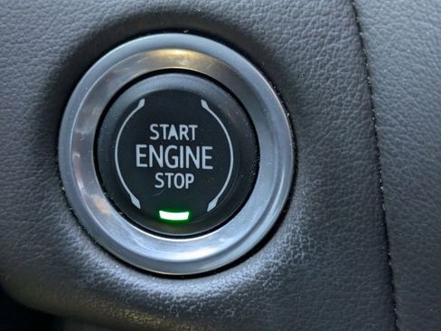 Used 2021 Chevrolet Suburban Z71 image 32