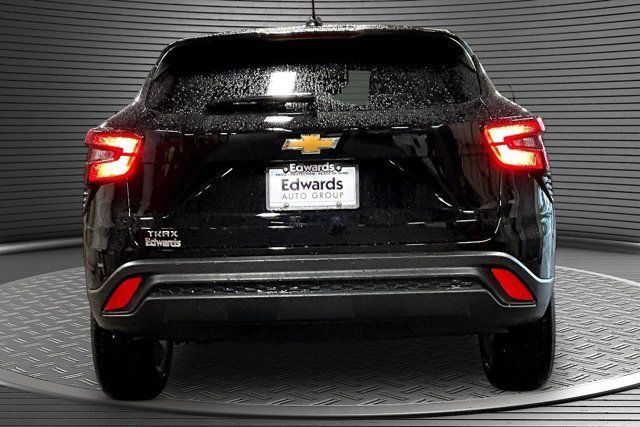 Used 2026 Chevrolet Trax LS w/ LS Convenience Package FWD image 5