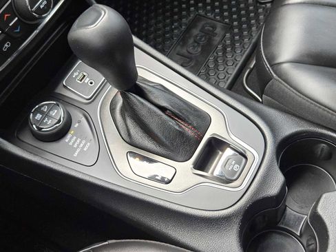 Used 2019 Jeep Cherokee Trailhawk w/ Comfort/Convenience Group image 21