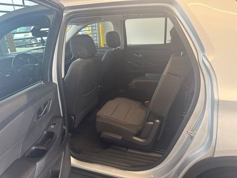 Used 2021 Chevrolet Traverse LT FWD image 6