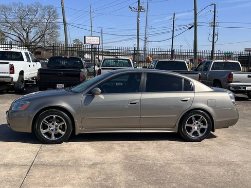 Used 2003 Nissan Altima 3.5 SE FWD image 3