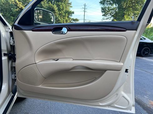 Used 2011 Buick Lucerne CX FWD image 49
