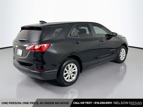 Used 2020 Chevrolet Equinox LS w/ LS Convenience Package FWD image 5