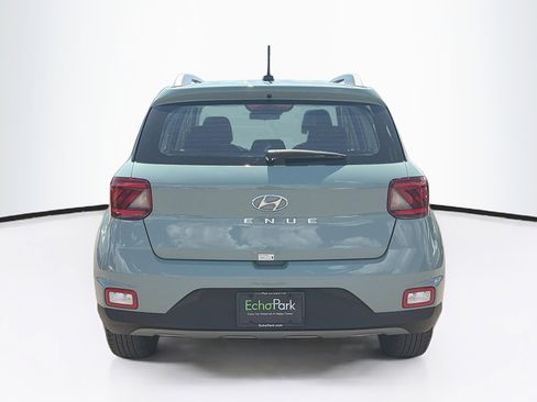 Used 2025 Hyundai Venue SEL FWD image 7