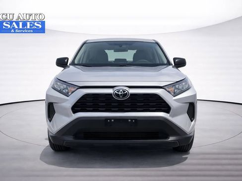Used 2022 Toyota RAV4 LE image 2