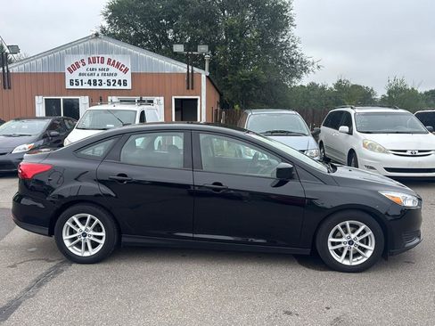 Used 2018 Ford Focus SE FWD image 4