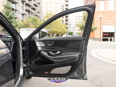 Used 2019 Mercedes-Benz S 560 4MATIC Sedan w/ Premium Package image 48