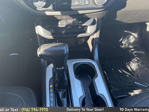 Used 2017 Chevrolet Colorado LT w/ LT Convenience Package image 16