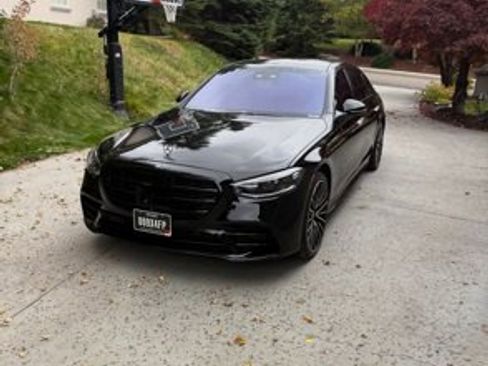 Used 2022 Mercedes-Benz S 580 4MATIC Sedan image 3