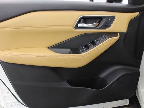 Certified 2021 Nissan Rogue Platinum FWD image 17