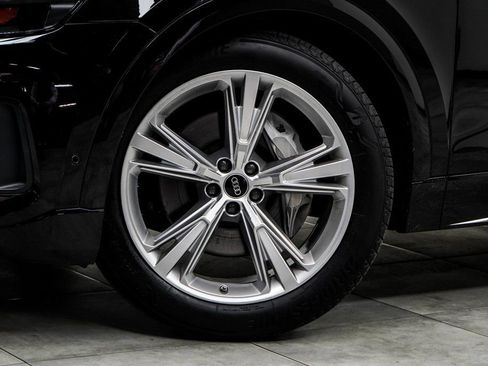 Used 2023 Audi Q8 Prestige image 3