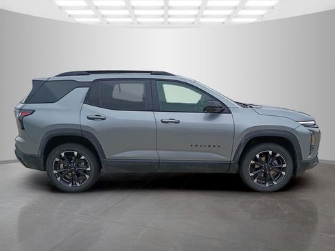 Used 2025 Chevrolet Equinox RS w/ Safety and Technology Package image 9