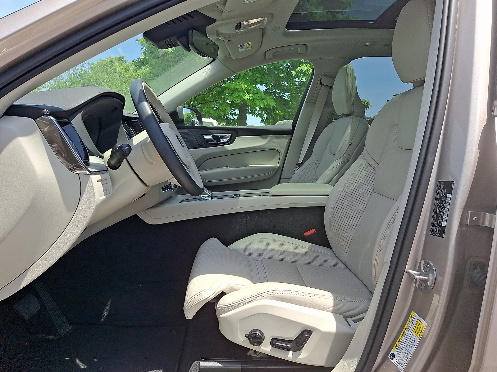 Used 2025 Volvo XC60 T8 Ultra w/ Climate Package AWD/4WD image 12