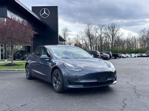 Used 2023 Tesla Model 3 Standard Range image 1