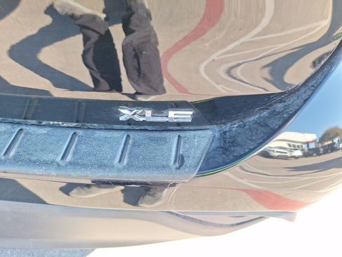 Used 2021 Toyota Highlander XLE image 12