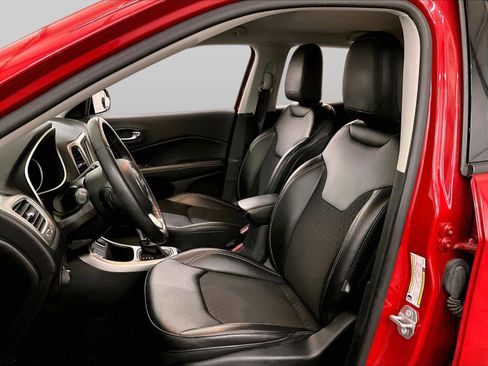 Used 2019 Jeep Compass Latitude w/ Popular Equipment Group FWD image 24