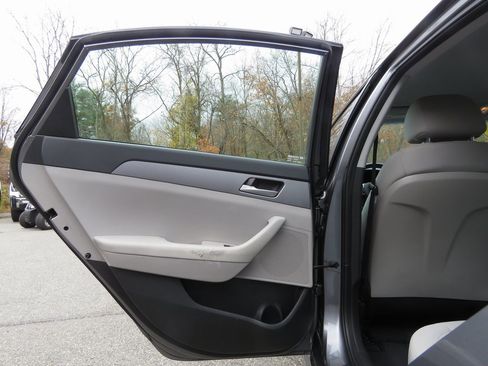 Used 2019 Hyundai Sonata SE image 18