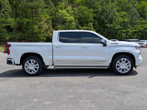 Used 2023 Chevrolet Silverado 1500 High Country w/ Technology Package RWD image 10