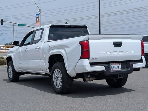 Used 2025 Toyota Tacoma SR5 AWD/4WD image 12