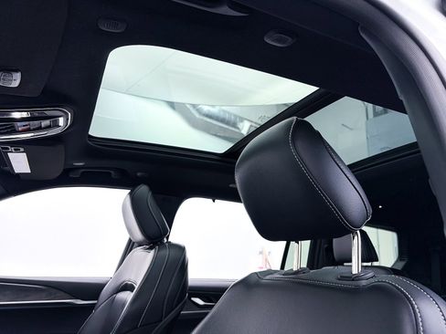 Used 2024 Jeep Grand Cherokee L Limited w/ Luxury Tech Group II image 1