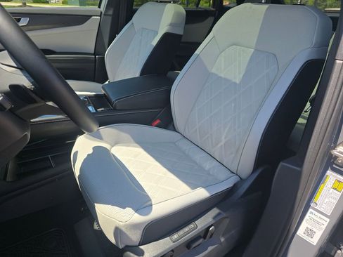 Used 2025 Volkswagen Atlas Cross Sport SEL Premium R-Line AWD/4WD image 25