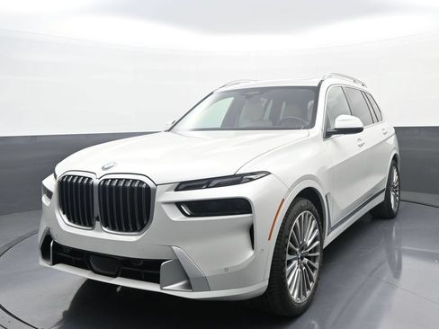 Used 2025 BMW X7 xDrive40i w/ Executive Package AWD/4WD image 1