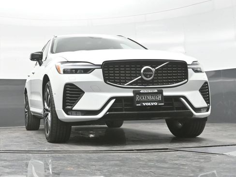 Used 2025 Volvo XC60 B5 Plus AWD/4WD image 21