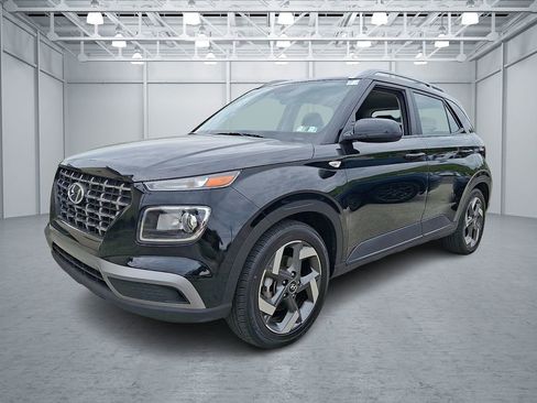 Certified 2023 Hyundai Venue SEL FWD image 3