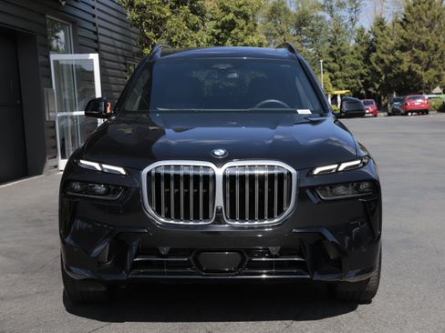 Used 2023 BMW X7 xDrive40i w/ M Sport Package AWD/4WD image 4
