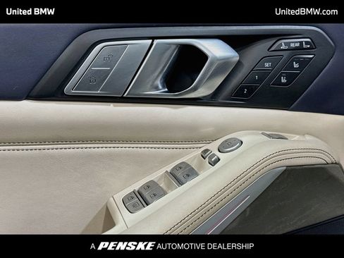 Used 2022 BMW X7 xDrive40i w/ Executive Package AWD/4WD image 3